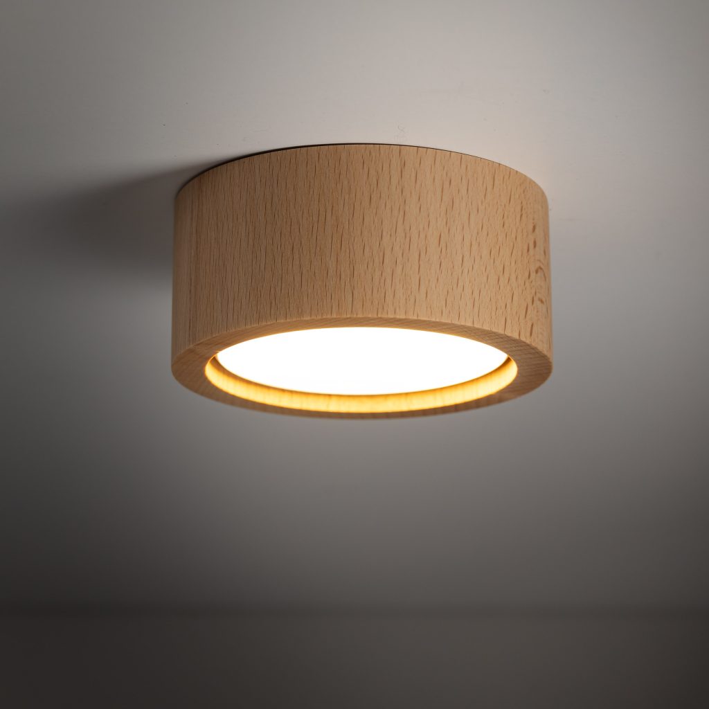Le titre du produit en français est : "LAMPE DE PLAFOND EVE WOOD BUK 1