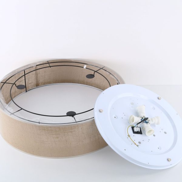 Le titre du produit en français est : "LAMPE DE PLAFOND JUTA 4 600