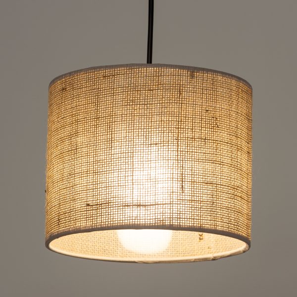 Le titre du produit en français est : "LAMPE PENDANTE JUTA 1